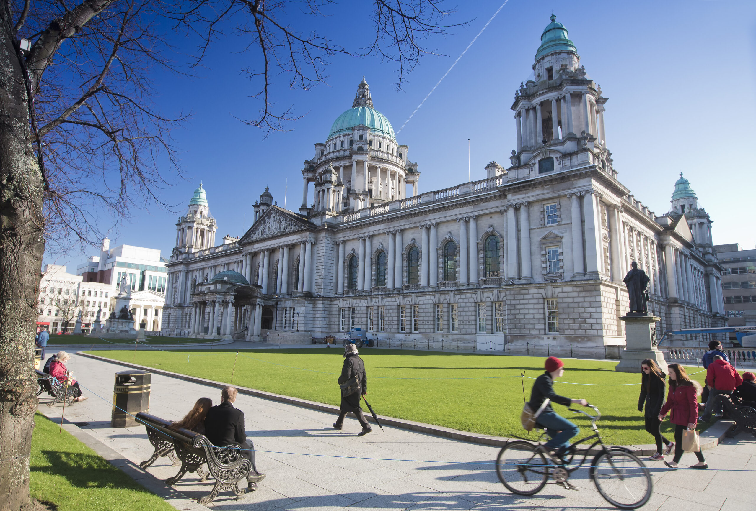 Площадь донегалл в белфасте. Belfast city hall. Белфаст находится. Белфаст город в великобритании. Белфаст находится.